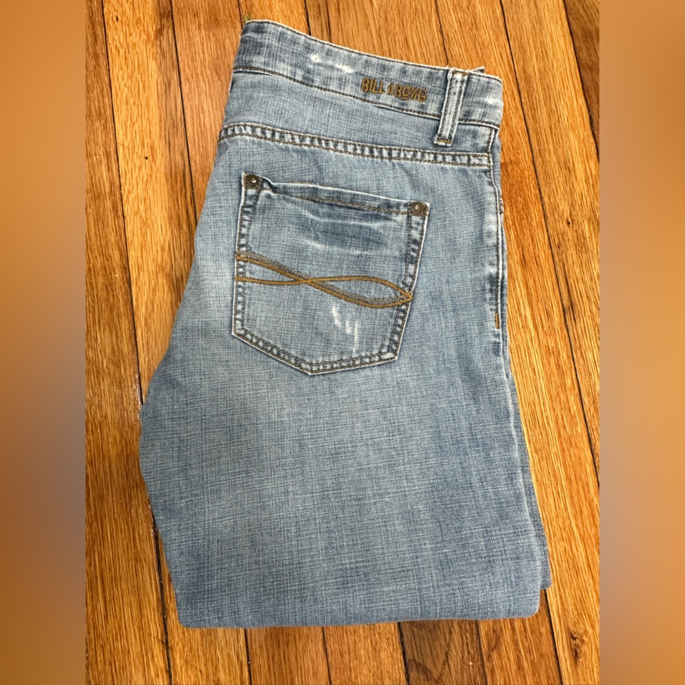 Billabong, boyfriend Jean size 5 in great condition.